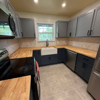 U-shape kitchen · navy cabinets